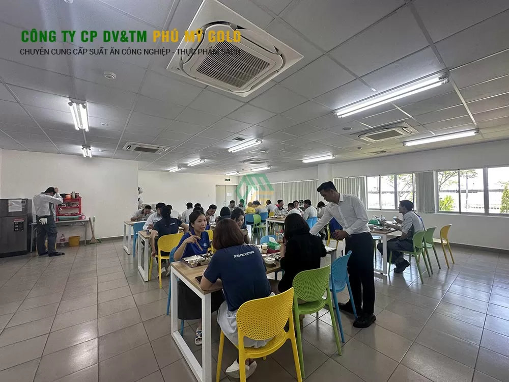 Suất ăn văn phòng