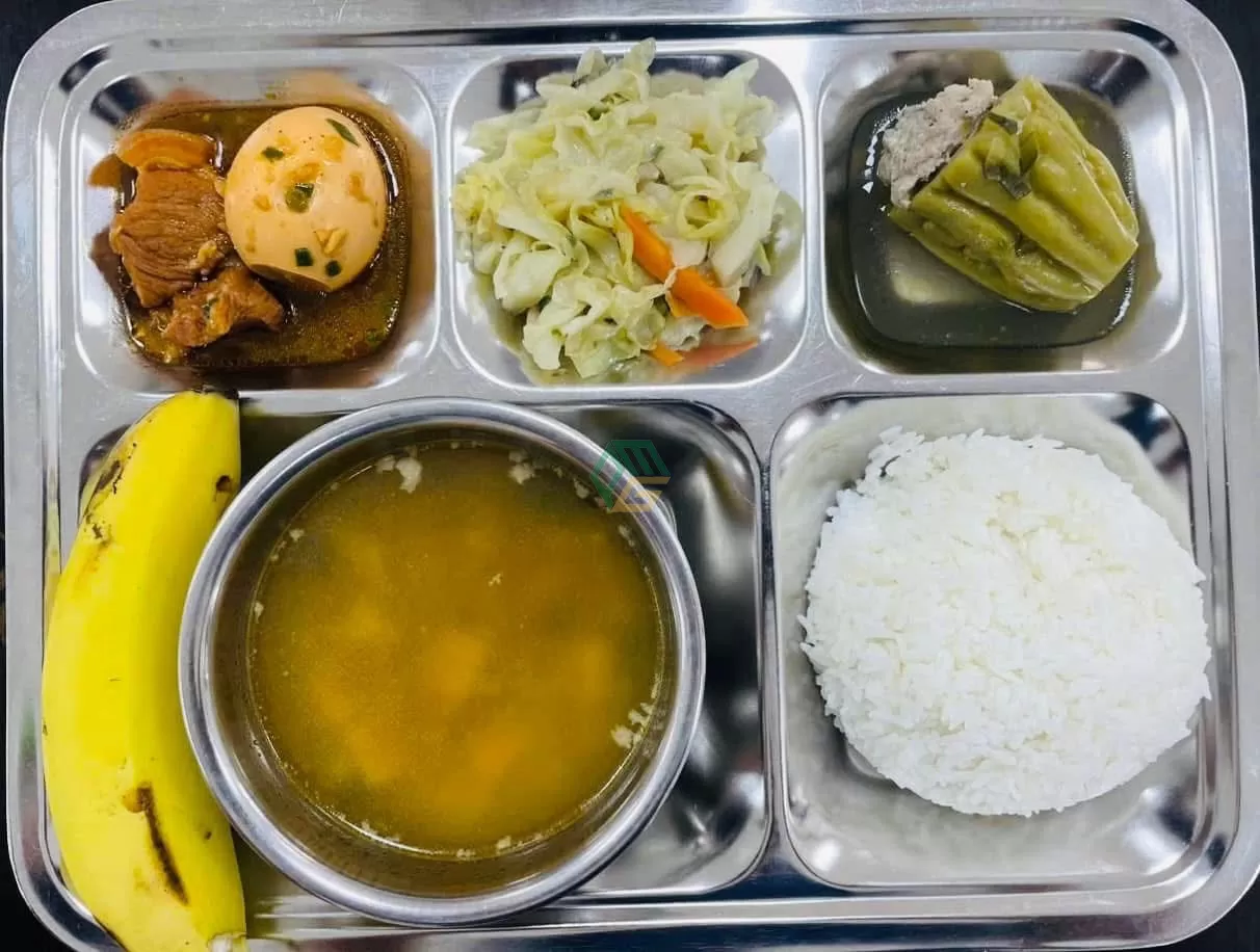 Suất ăn công nghiệp 25k với thịt kho trứng