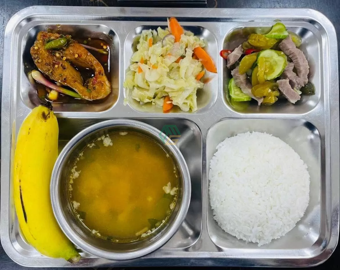 Suất ăn công nghiệp 25k với cá