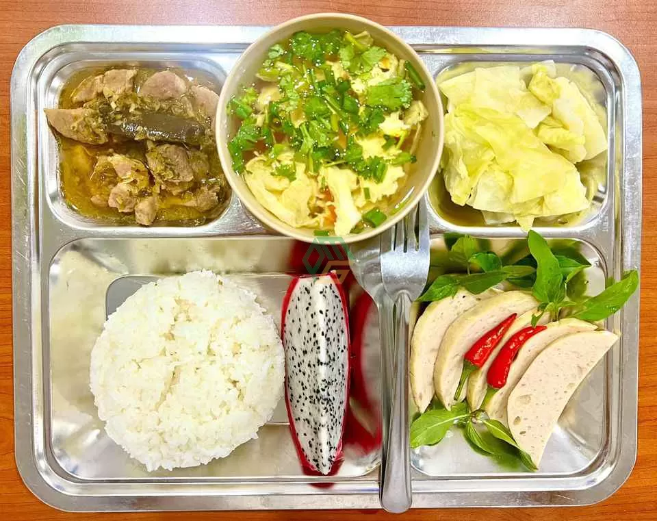 Suất ăn công nghiệp 27k