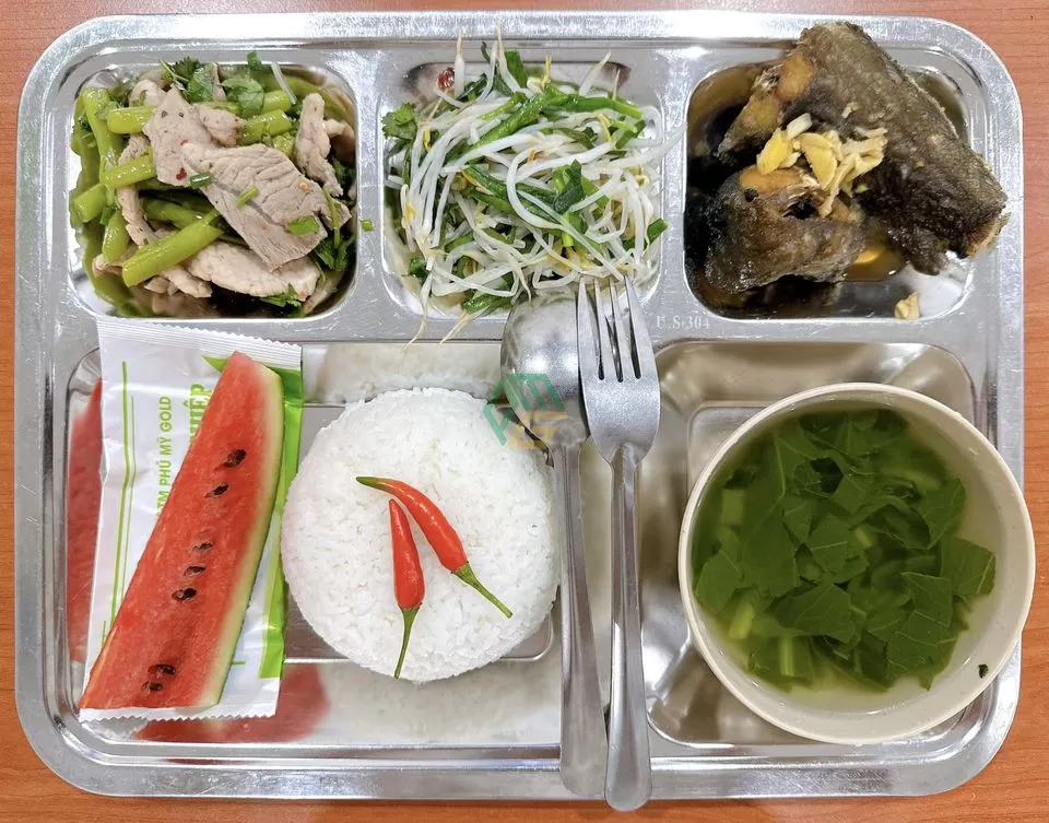 Suất ăn công nghiệp 30k